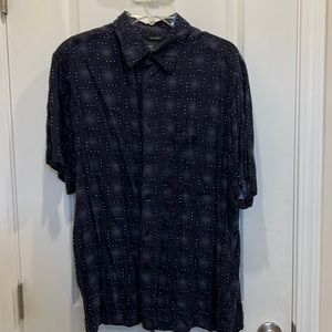 Marc Edwards Mens short sleeve button down shirt. Luxe Rayon. Size L